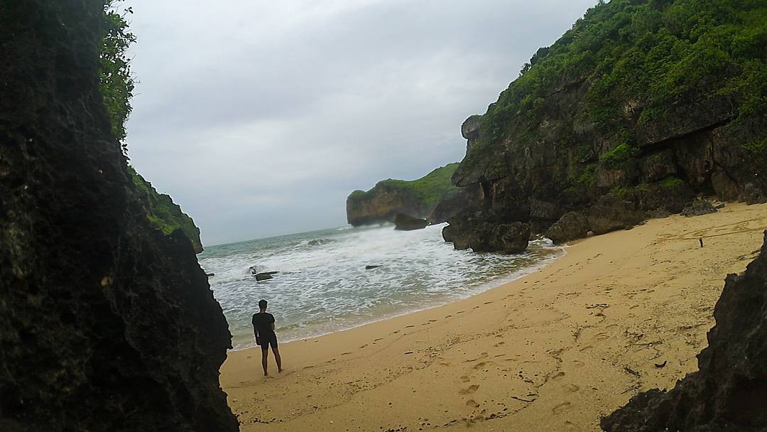 Surga Kecil Bernama Pantai Ngluen Gunung Kidul Yogyakarta